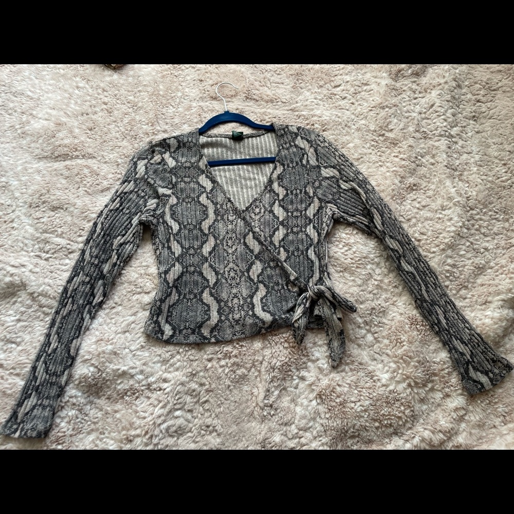 Snake print. Wild fable. Long sleeve cross tie shirt. Good condition. Size L.